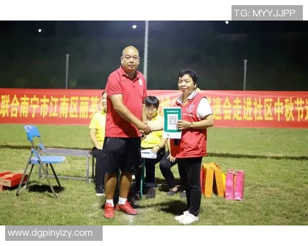 足球明星亲临医院慰问病人传递温暖与希望的感人故事